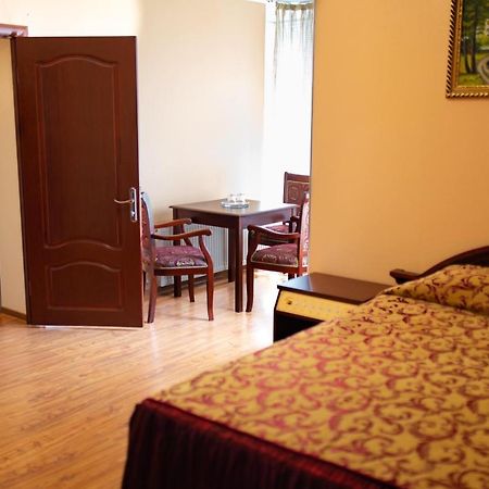 Vila Muntenia Hotel Chisinau Ngoại thất bức ảnh