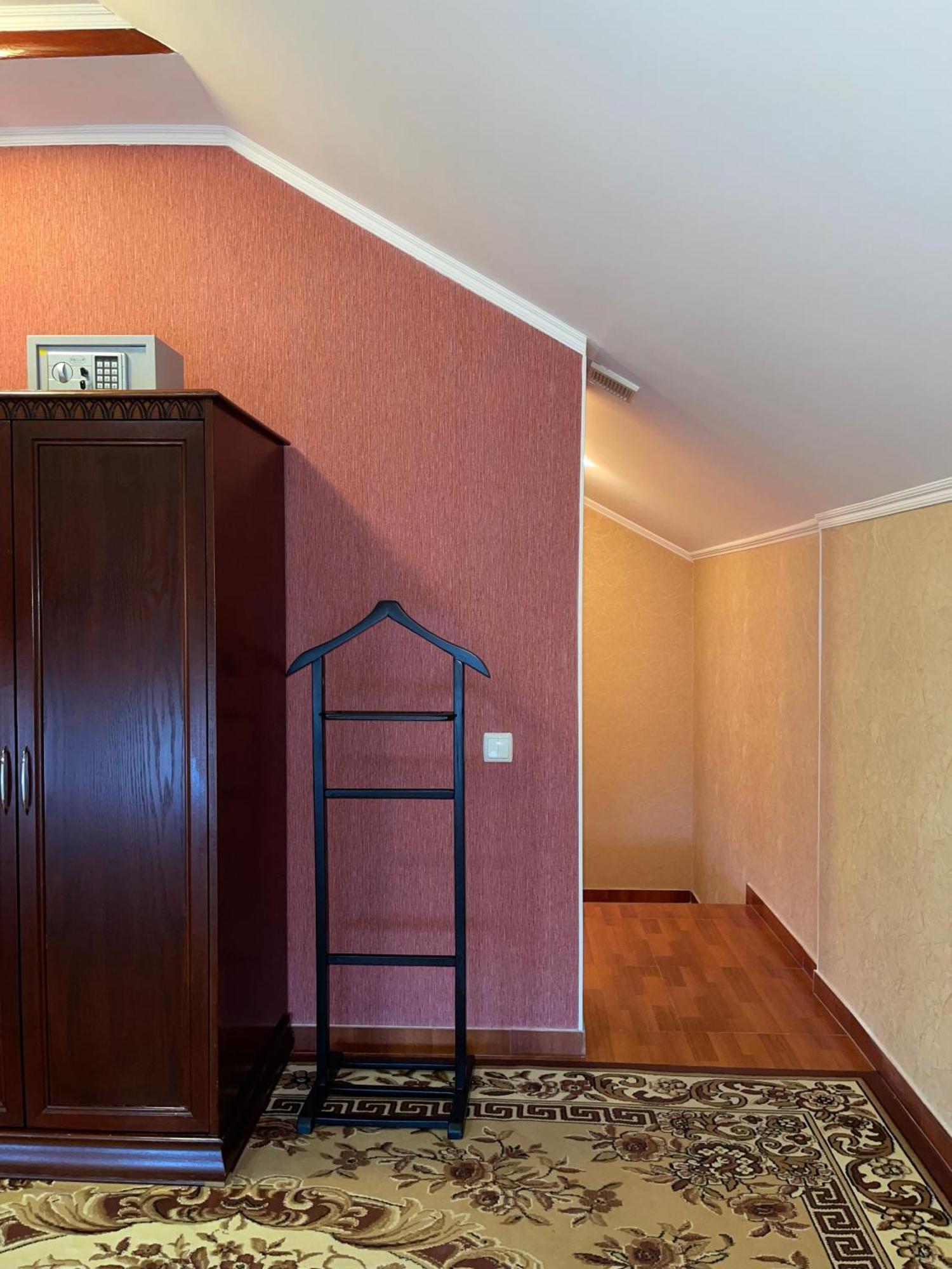 Vila Muntenia Hotel Chisinau Ngoại thất bức ảnh